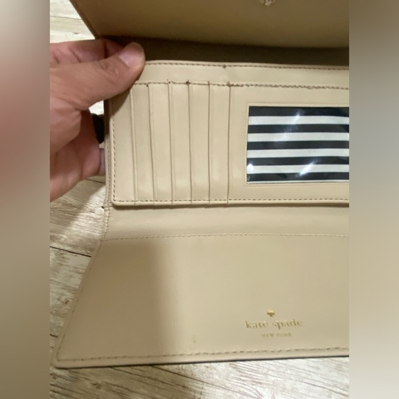 Kate Spade Wallet Womens Beige/Yellow Sandra Southport Avenue Leather Trifold - Picture 8 of 15